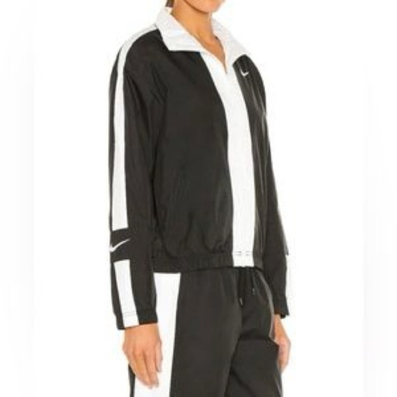 Nike Sportswear Women's Black/White Repel Essential Jacket (DV3006-010) Size med - Picture 1 of 12
